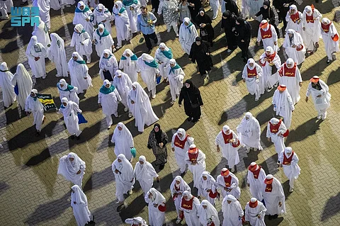 مشعر منى.. ضيوف الرحمن يتوافدون منذ فجر اليوم لرمي جمرة العقبة