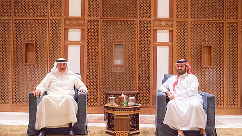 سمو ولي العهد يلتقي ولي عهد دولة الكويت ويستعرضان أوجه العلاقات الأخوية