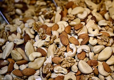 حماية من أمراض القلب والسكري.. خبراء: هذه أفضل 3 مكسرات تُخَلصك من السمنة