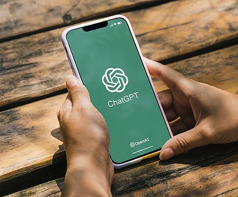 آبل تدمج الذكاء الاصطناعي " "ChatGPT في أجهزة الآيفون