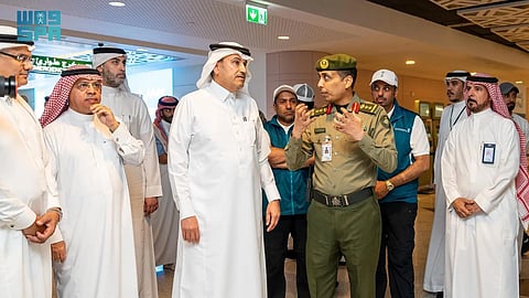"الجاسر" يقف على جاهزية منظومة "النقل" لخدمة ضيوف الرحمن