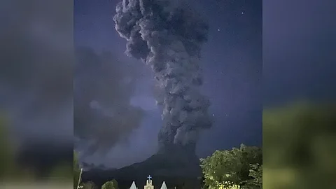 صورة لبركان الفلبين المتفجر