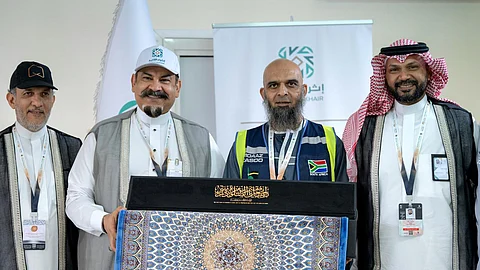 الدكتور "سندي" يهنئ حجاج "إثراء الخير" بعيد الأضحى في مشعر منى