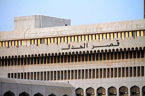 الكويت.. السجن 7 سنوات لضابط قام بتحويل مركبة دون حضور مالكها