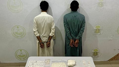 "شرطة الرياض" تطيح بمقيمَيْن من باكستان لترويجهما "الشبو" المخدر