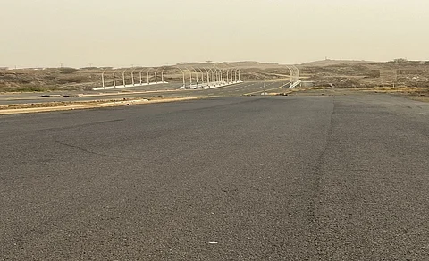 مشروع مبتور.. المسار المائل بطريق جسر الـ 14 مليوناً يُثير التساؤلات بالعارضة!