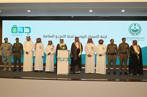 "سعود بن عبدالله" يكرم "وقاء مكة" لمشاركته في اعتماد "جدة الصحية"