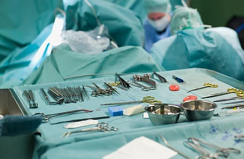 بعملية عاجلة.."تجمع مكة" يُنقذ حاجاً باكستانياً من فقدان البصر بسبب انفصال بالشبكية