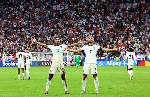 فرحة لاعبي منتخب إنجلترا بتسجيل هدف على حساب سلوفاكيا في يورو 2024