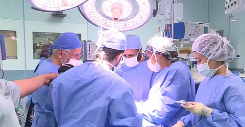 بدء المرحلة الثانية من عملية فصل التوأم السيامي "عائشة وأكيزا".. "الربيعة": الوضع الصحي مستقر