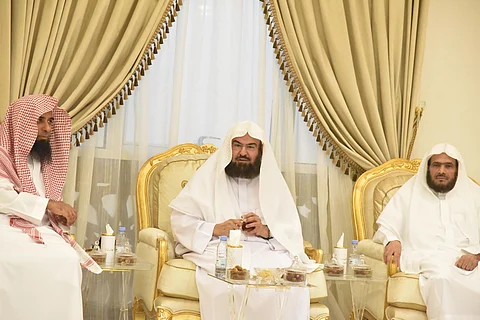 السديس: لقاء أسبوعي لأئمة المسجد النبوي لإعزاز مكانة الحرمَيْن وإثراء رسالة الرئاسة الوسطية