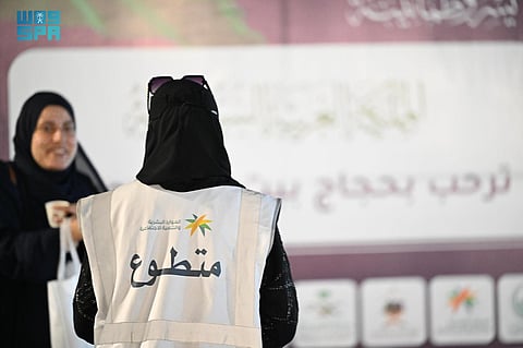 متطوعو ومتطوعات تبوك يرحبون بضيوف الرحمن في منفذ حالة عمار