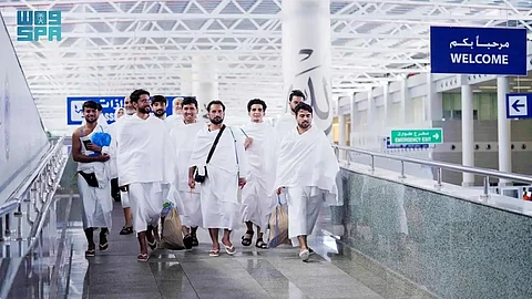 حاج عراقي من مطار الملك عبدالعزيز: "استقبلونا بفرح وكأنه يوم عيد"