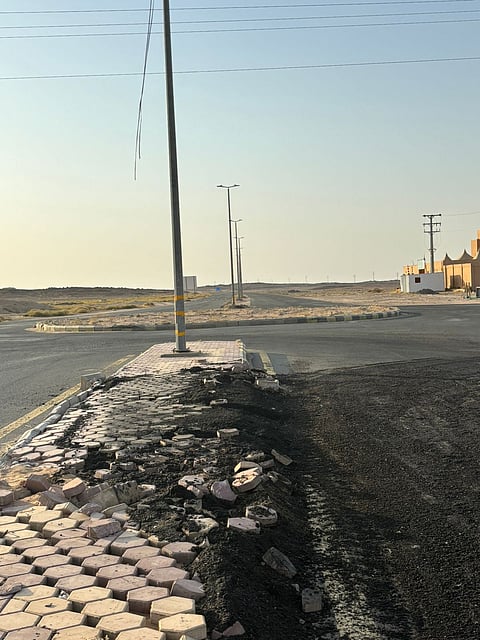 خطير ومطالبات بالتدخل.. سكان يشكون من إهمال دوار المركبات بـ"عبل الدوادمي"