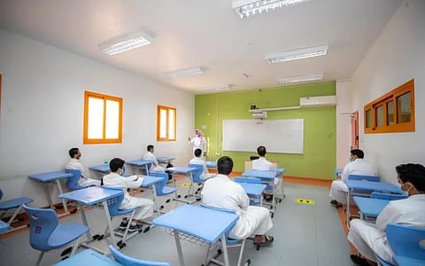 حائل.. "الابتدائية الـ61" تكافح "غياب الخميس" بأنشطة ترفيهية وتكريم الملتزمات