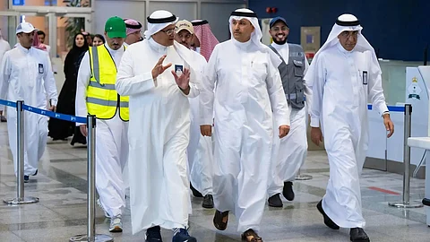 وزير النقل صالح الجاسر يتفقد استعدادات مطار الملك عبدالعزيز لمغادرة الحجاج