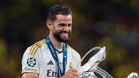 بعد تولّي منصبه الجديد في النصر.. "هييرو" يجري اتصالًا بنجم ريال مدريد
