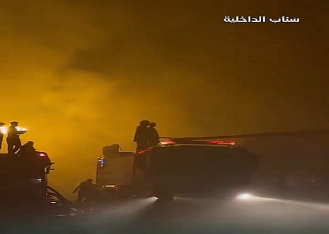 بالفيديو.. حريق يشب في مستودع بجازان و"الدفاع المدني" يتدخل ويخمده