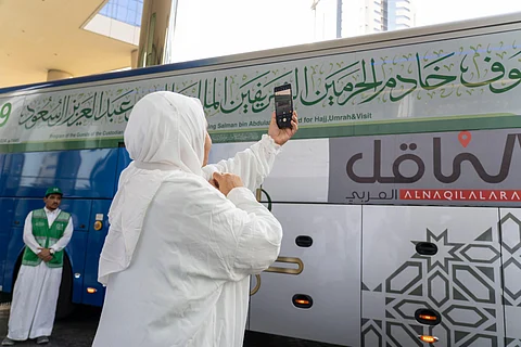 ضيوف برنامج خادم الحرمين الشريفين للحج يغادرون إلى المدينة المنورة