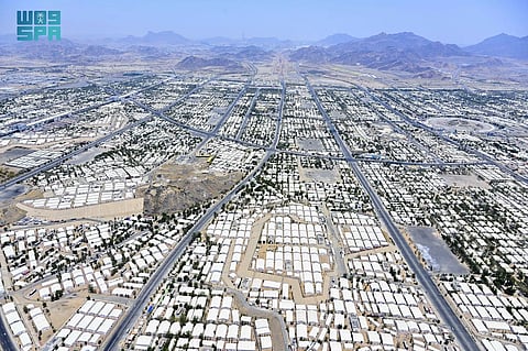 ضيوف الرحمن يتوجهون إلى صعيد عرفات لأداء ركن الحج الأعظم.. غدًا السبت