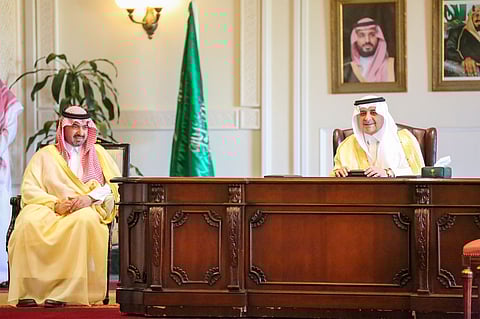 منوهاً سموه بنجاح موسم الحج ..أمير تبوك يستقبل وكلاء ومنسوبي الإمارة بمناسبة عيد الأضحى المبارك