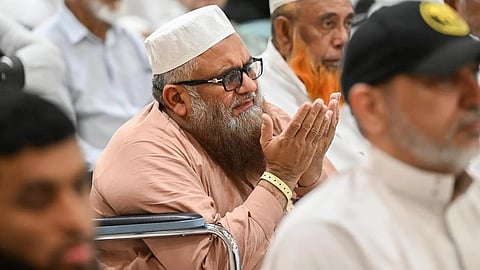 وسط أجواء إيمانية.. ضيوف الرحمن ينعمون بالصلاة وقراءة القرآن والدعاء بالمسجد النبوي