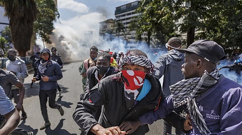 "أتنازل ولن أُوقِّع".. الرئيس الكيني يلغي مشروع قانون الضرائب لتهدئة الاحتجاجات في البلاد