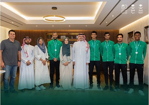 الأمير فهد بن جلوي يستقبل لاعبي المنتخب السعودي للتنس