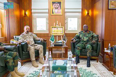 أمين "التحالف الإسلامي" يستقبل الملحق العسكري لغانا ويثمّن إسهامات بلاده في بعثات حفظ السلام