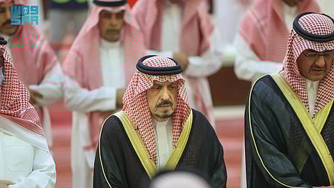 أمير الرياض يؤدي صلاة الميت على الأميرة منيرة بنت محمد بن تركي بن عبدالعزيز بن تركي آل سعود
