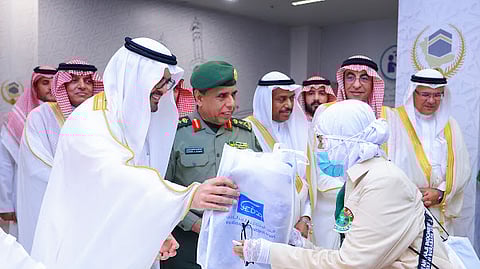 نائب أمير مكة يتفقّد سير العمل الميداني والخدمات المقدَّمة لضيوف الرحمن بـ"صالات الحج"