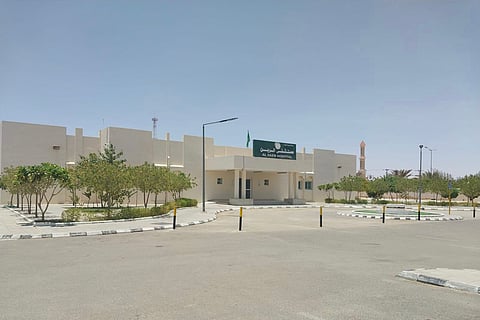 نال من 14 سيارة.. حادث مروع بطريق "الرين- بيشة" يُصرع 4 ونقل 19 للمستشفى