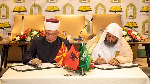 عواد العنزي وشاكر فتاحو يوقعان مذكرة التفاهم