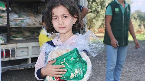 مركز الملك سلمان للإغاثة يوزِّع 25 ألف ربطة خبز يوميًّا على الأسر اللاجئة في لبنان