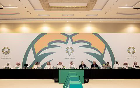 فريق عمل مشروع توثيق تاريخ كرة القدم السعودية يعقد اجتماعه الدوري السادس في الرياض