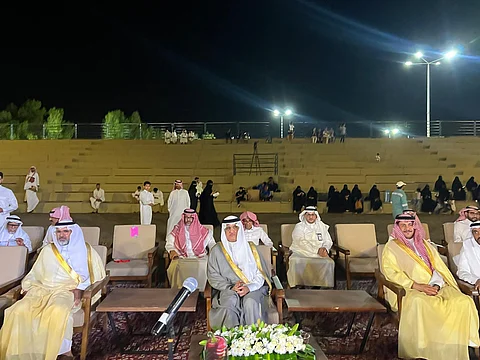 وسط حضور كبير.. محافظ شقراء يفتتح "مهرجان فلفل شقراء 4" ويتجول في أركانه