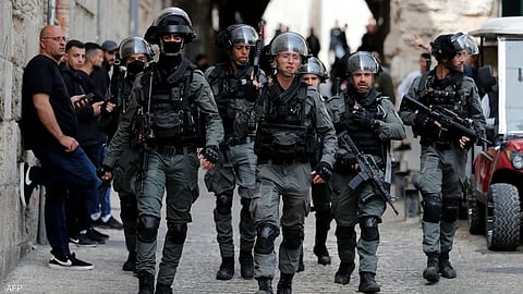 فيديو.. القبض على إسرائيلية قامت بقتل طفلها وتجولت بالفأس في الشارع