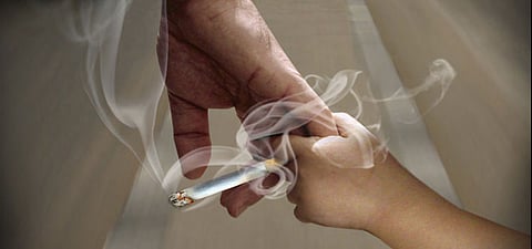 "عش بصحة" تكشف مخاطر تعرّض الطفل للتدخين القسري