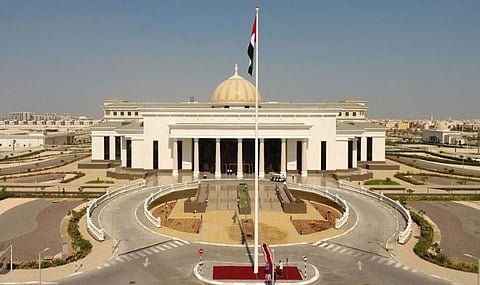 بعد "تجمهر" الخميس الماضي بالإمارات.. المؤبد لـ 3 والسجن 10 سنوات لـ 54 من الجنسية البنغالية والإبعاد عن البلاد