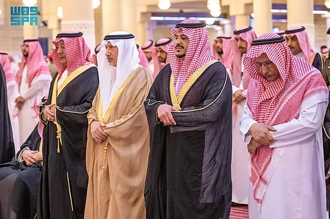 نائب أمير الرياض يؤدي صلاة الميت على ناصر بن فهد بن فيصل آل فرحان آل سعود