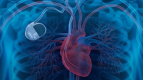 ضربات القلب السريعة بسبب القلق.. متى تصبح خطرة؟ وكيف يمكن إبطاؤها؟