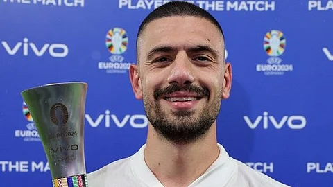 ميريح ديميرال لاعب منتخب تركيا