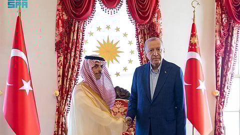 "أردوغان" يستقبل وزير الخارجية في قصر "دولما بهتشه" بمدينة إسطنبول