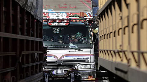 شاهد.. دفعة جديدة من المهجرين السوريين العائدين من لبنان تصل إلى بلادهم