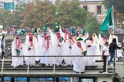 بشت وشماغ ورسومات ونقوش.. حفل "أولمبياد باريس" يزدان بالزي السعودي
