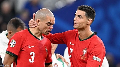 في لحظة الوداع.. لماذا خطفت دموع بيبي ومواساة رونالدو الأنظار؟