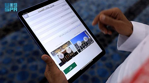يتسلحون بأحدث التقنيات.. 300 مراقب في خدمة بيوت الله بالمدينة المنوّرة