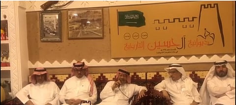 ديوانية "آل حسين" تنظم محاضرة "من حجْر اليمامة إلى الرياض"