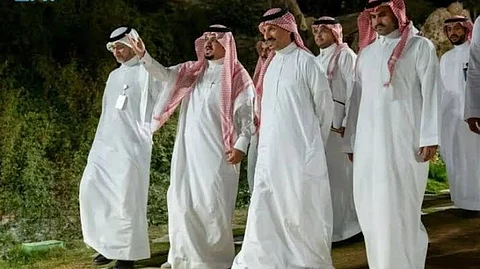 وزير السياحة أحمد الخطيب خلال زيارته عدد من المعالم السياحية في الباحة