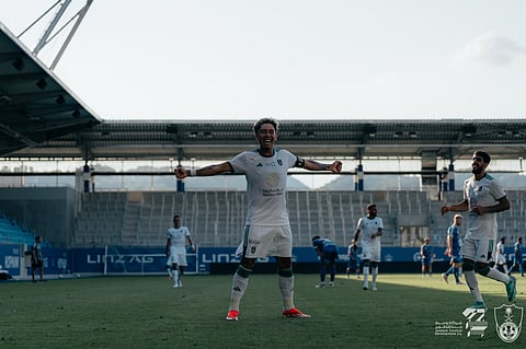 فرحة فيرمينيو بتسجيل هدف في مرمى بلاو فايس لينز النمساوي